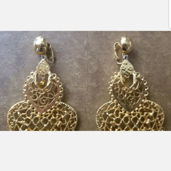 VINTAGE DESIGNER JOSE MARIA BARRERA HAMMERED GOLD DANGLE DROP CHANDELIER EARRING - Picture 6 of 8